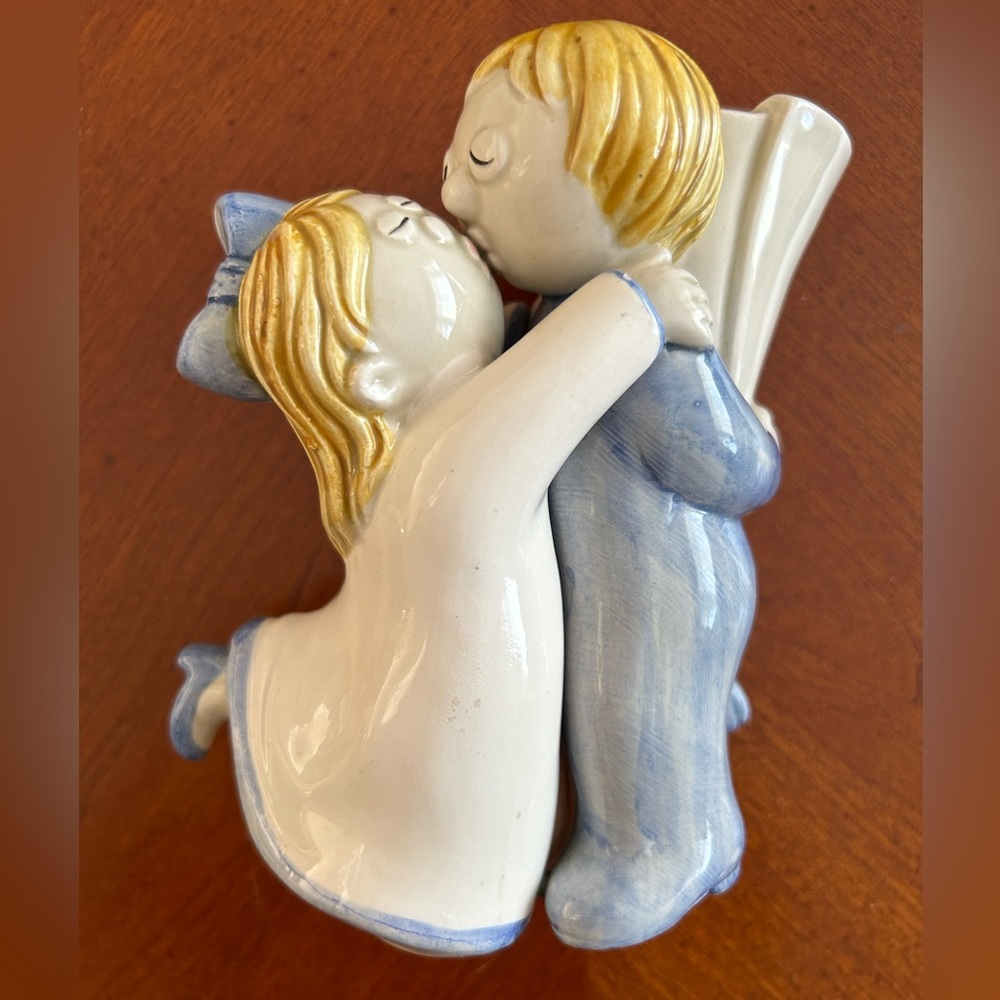 Perfect for Valentines Vintage FF kissing couple bud vase